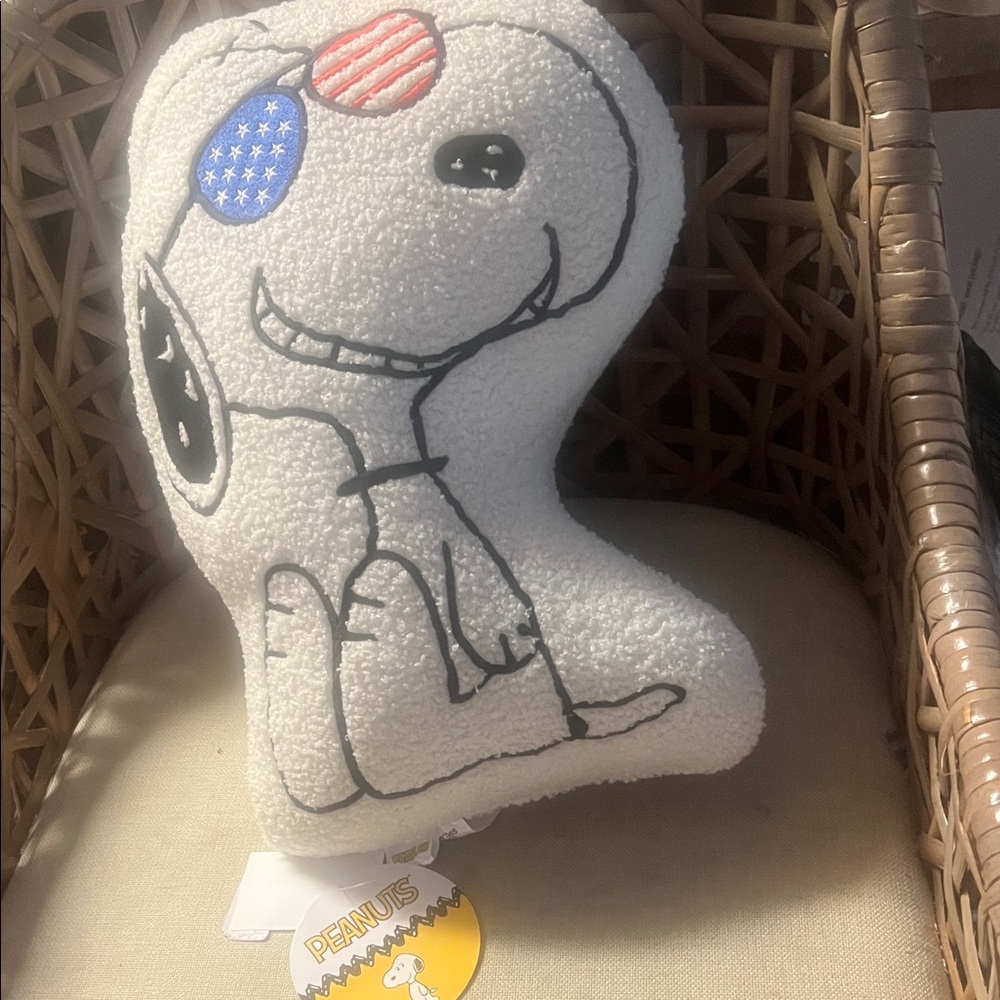 New Peanuts Snoopy Sherpa Pillow NWT